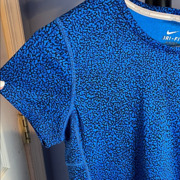 Nike Women's Blue Patterned Short Sleeve Tee - Picture 4 of 4